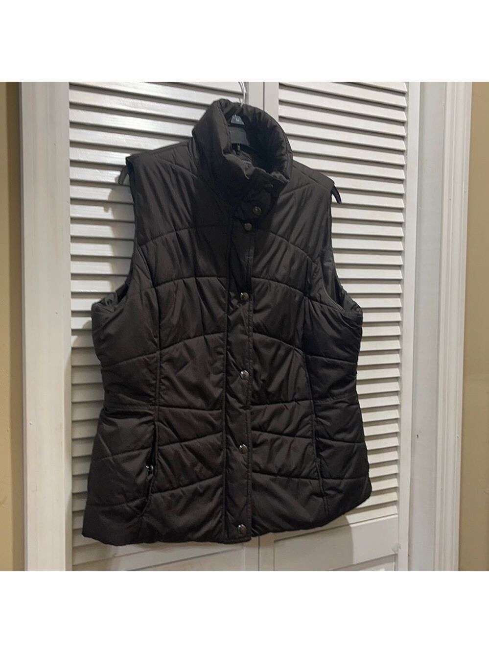 NEW YORK AND COMPANY PUFFER VEST NN